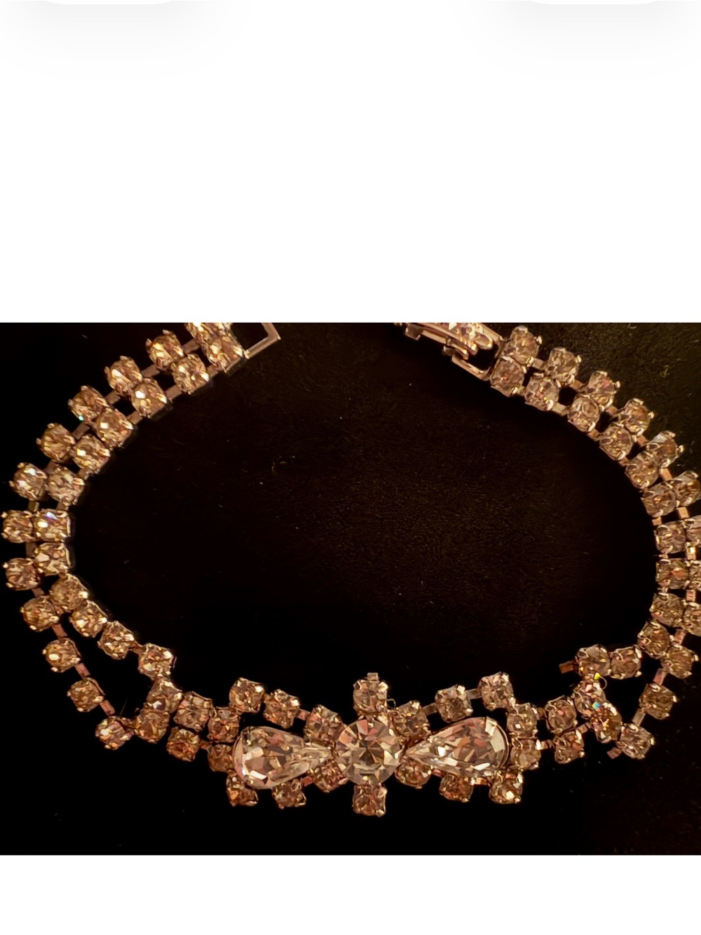 Vintage Sparkling Crystal Bow Bracelet in Light Champagne